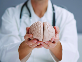 Pamäť a koncentrácia sú kľúčové pre každodenný život. Aj keď sa občasné zabúdanie zdá byť normálne, môže ísť o skoré varovné signály oslabenia kognitívnych funkcií. Tento orientačný test pamäti vám pomôže lepšie porozumieť, ako na tom je váš mozog.