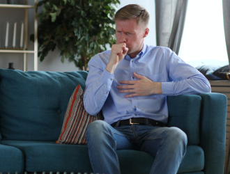 Dráždivý kašeľ trvá viac ako 2 týždne? ZAČNITE RIEŠIŤ PRÍČINU.