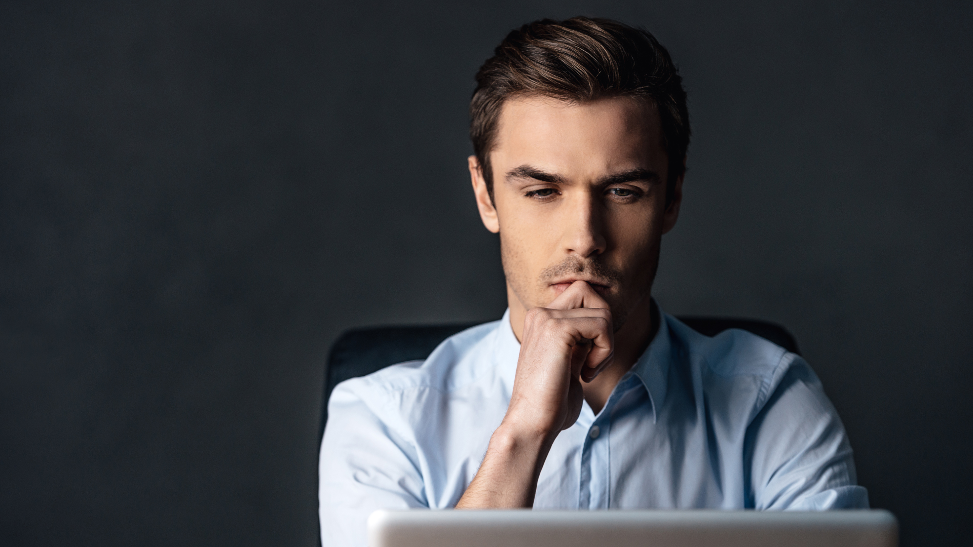 V dnešnej rýchlej dobe je čoraz ťažšie udržať si pozornosť a mentálny výkon počas celého dňa. Únava, stres a preťaženie mozgu ovplyvňujú produktivitu aj náladu. Piloti, lekári, učitelia, IT špecialisti či herci denne čelia náročným situáciám, v ktorých musia reagovať okamžite a s maximálnym sústredením.